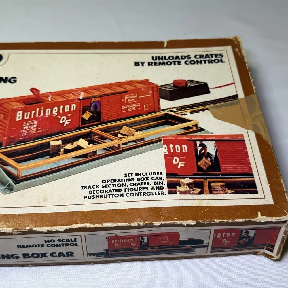 Vintage Tyco HO Scale Freight Unloading Box Car Set (No. 930) Train Set With Box